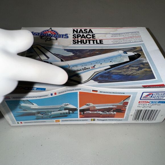 Vintage NASA Space Shuttle Model 1986 Monogram Snap Tite Astronauts 1/200 #5905 - Picture 8 of 9